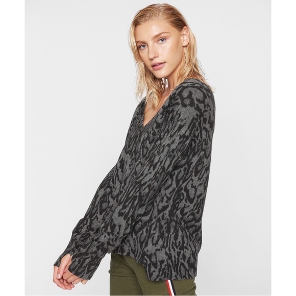 PAM & GELA Juicy Couture V Neck Cashmere Wool Sweater Size Small Black Leopard - Picture 5 of 15